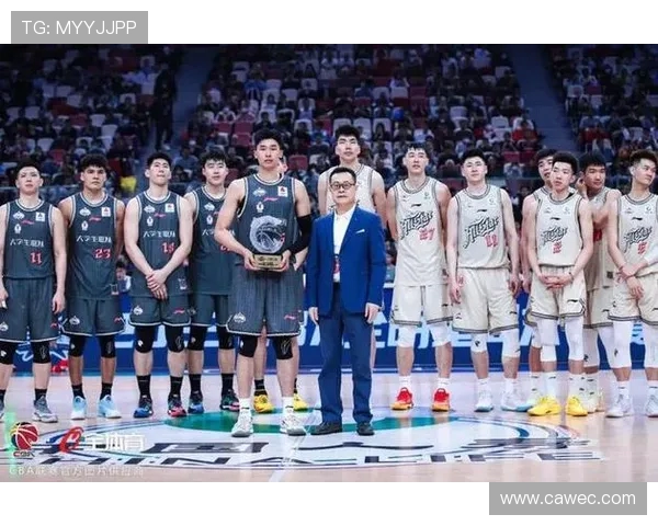 余嘉豪的成长之路：从少年天才到篮球场上的璀璨明星