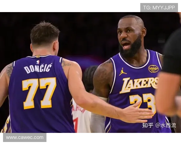 湖人队在对阵黄蜂的比赛中展现强大实力实现大胜精彩回放 湖人队在对阵黄蜂的比赛中展现强大实力实现大胜精彩回放