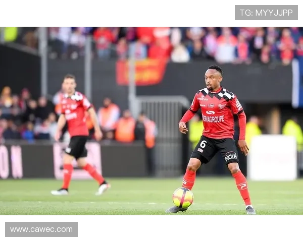 甘冈与昂热对决前瞻分析双方近期状态及战术布局探讨