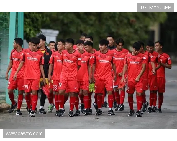 莱万领衔球队新征程展现足球魅力与团队精神的完美结合